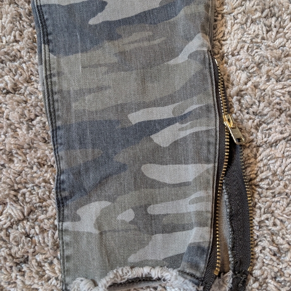 Express Camo Pants - Picture 3 of 8
